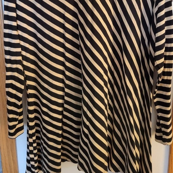 Jones New York Women's Blouse Tan and Black Diagonal Stripes - Picture 3 of 3